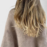 Andromaha - Kratka jakna s elegantnim napuhanim manžetama i mekanim krojem